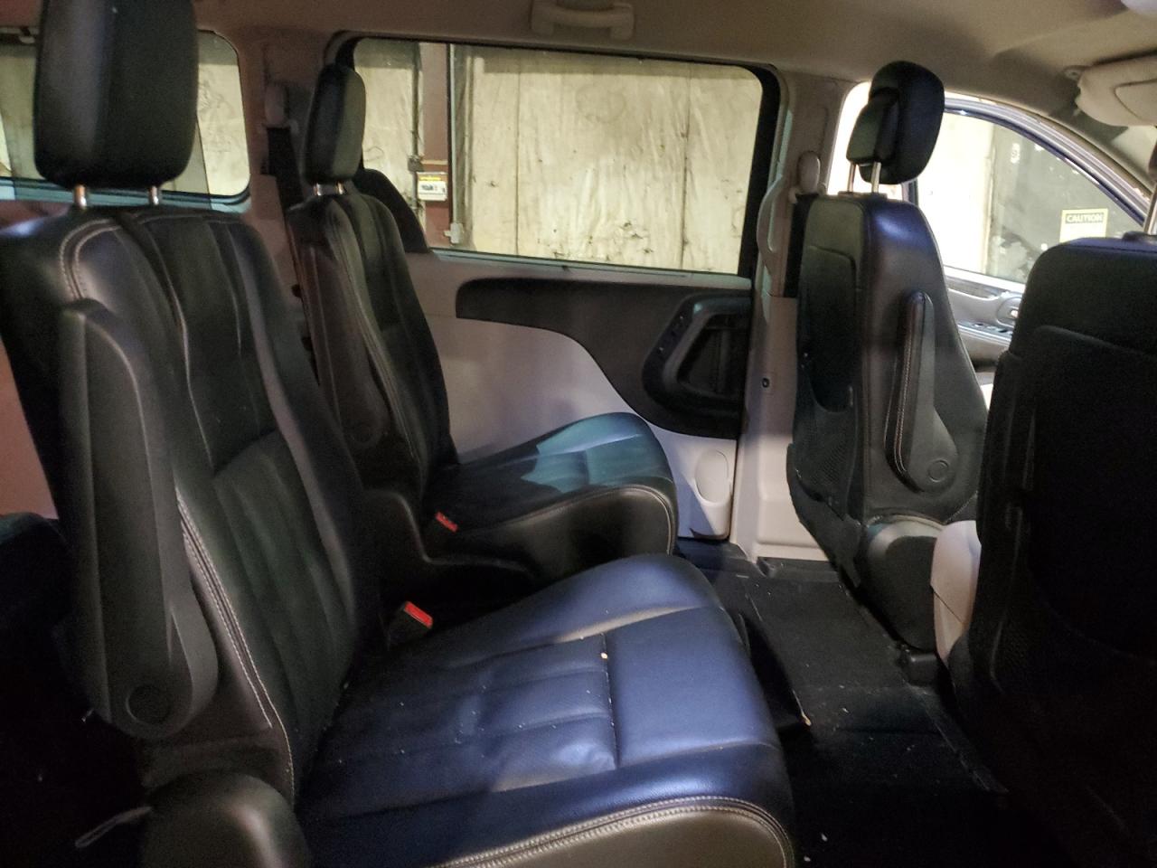 2013 Chrysler Town & Country - Image 11