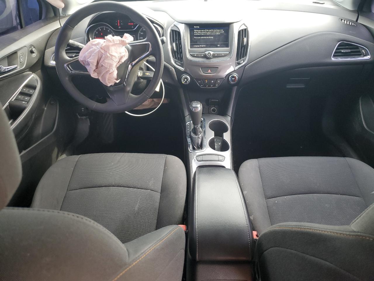 2019 Chevrolet Cruze - Image 8