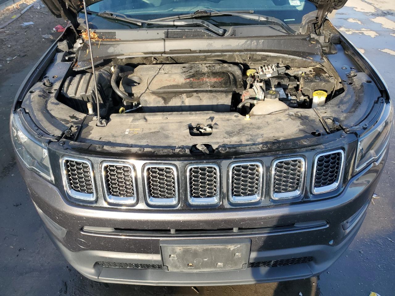 2018 Jeep Compass - Image 12