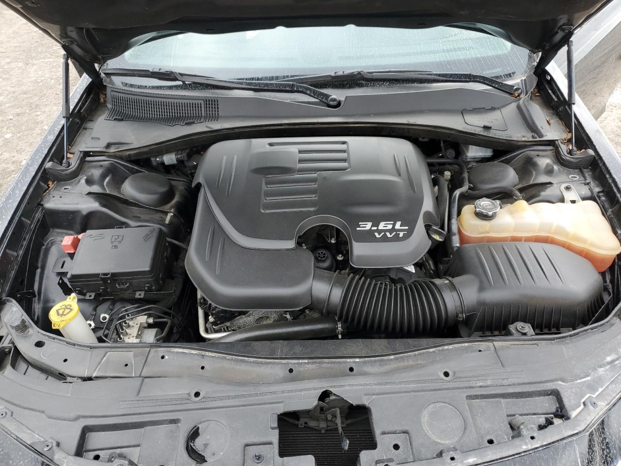 2017 Chrysler 300 - Image 11