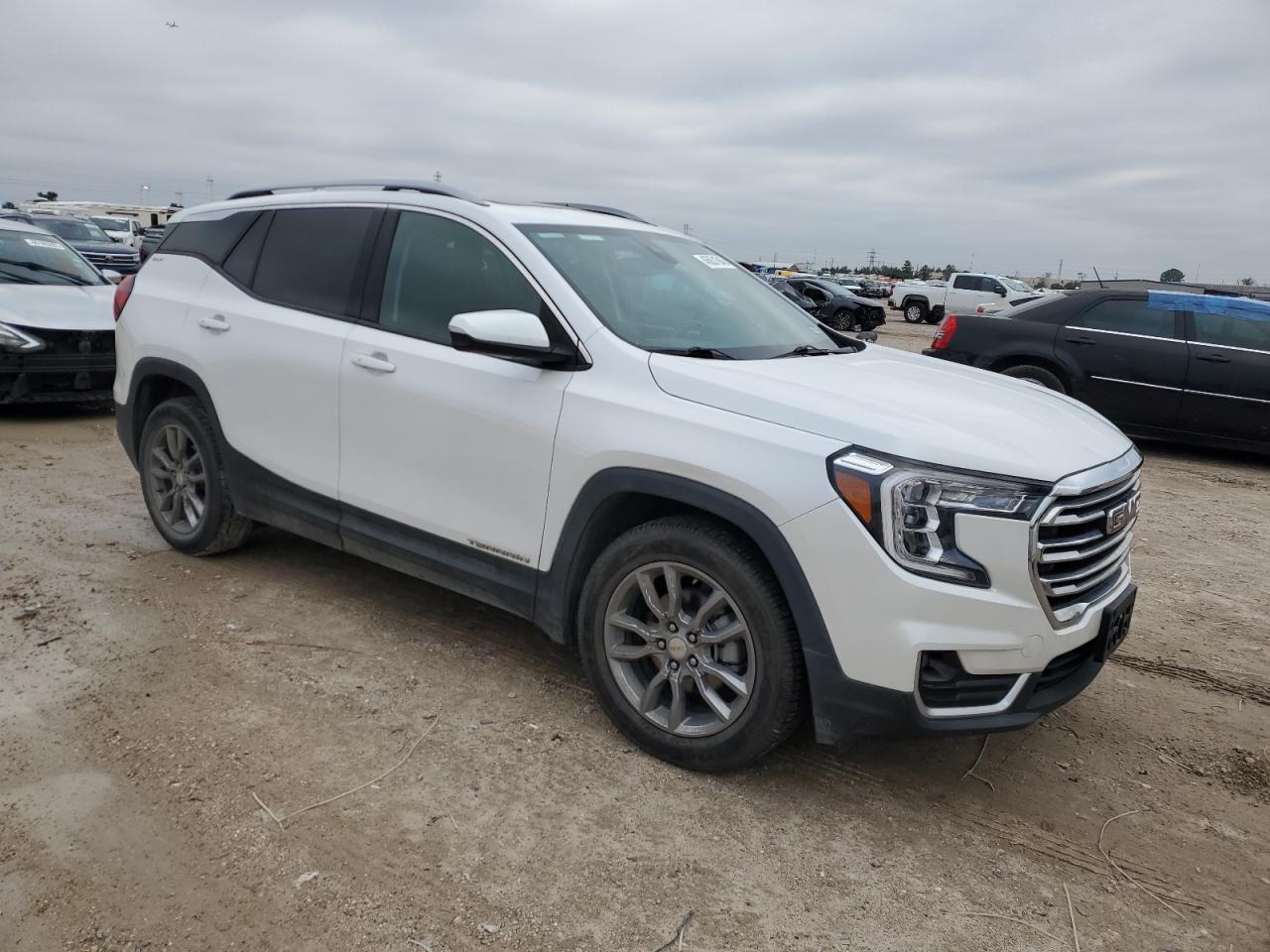 2022 GMC Terrain - Image 4