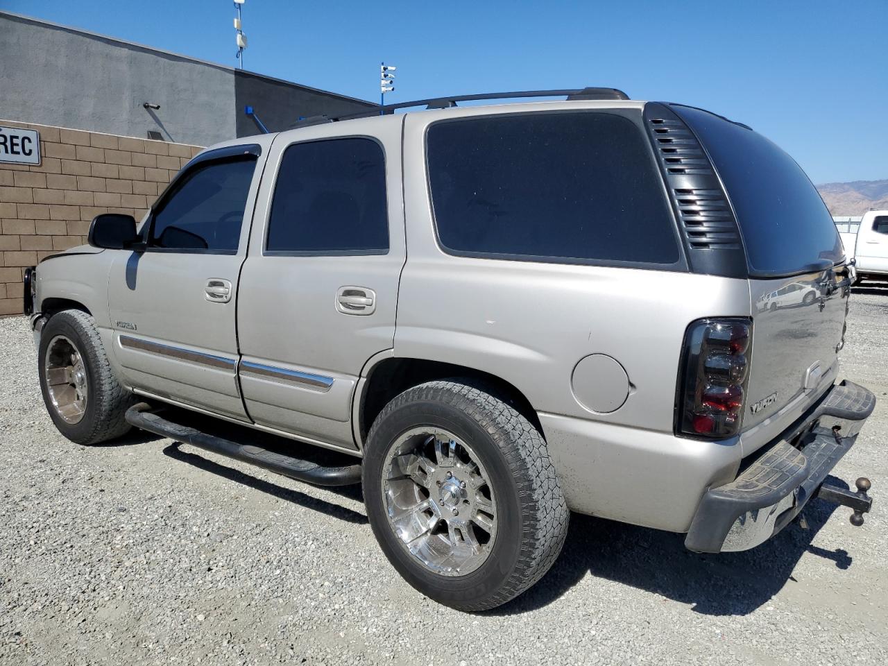 2004 GMC Yukon - Image 2