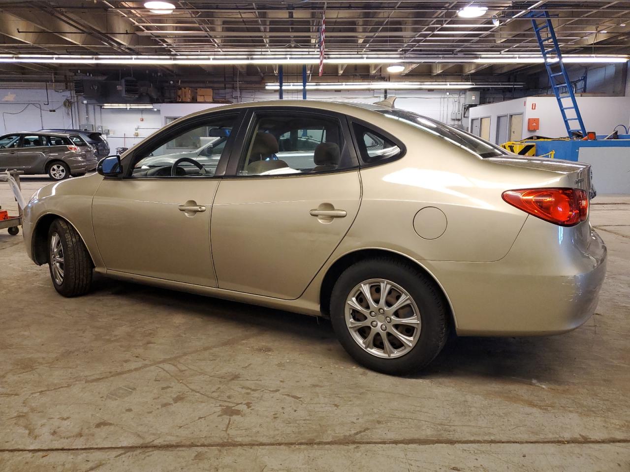 2010 Hyundai Elantra - Image 2