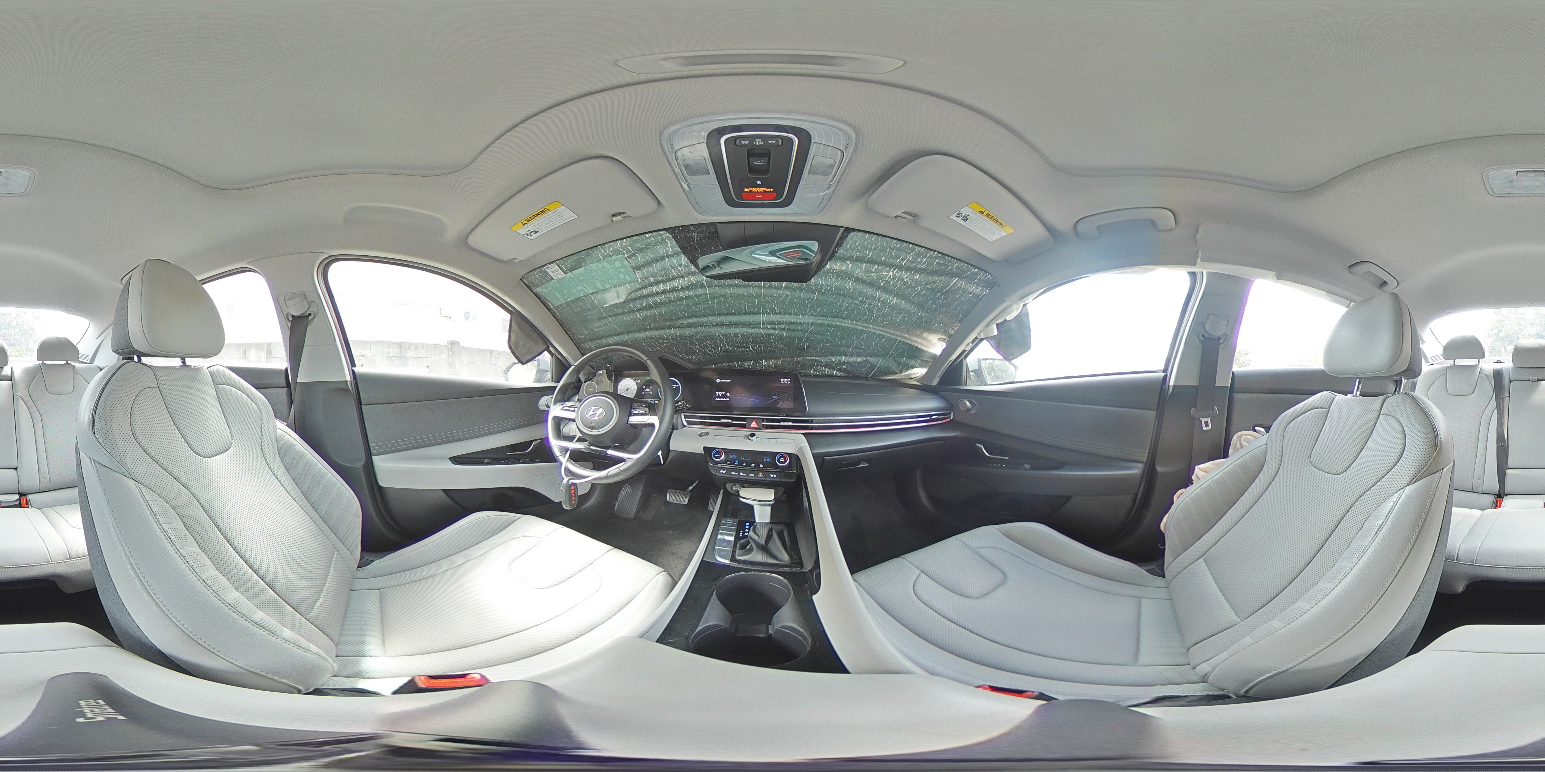 2022 Hyundai Elantra - Image 12