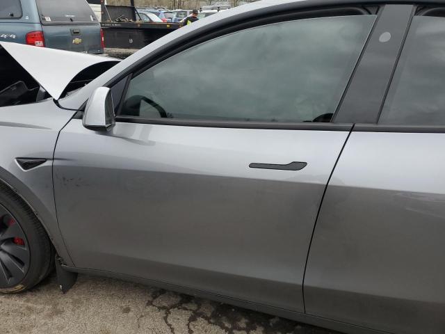  TESLA MODEL Y 2024 Silver