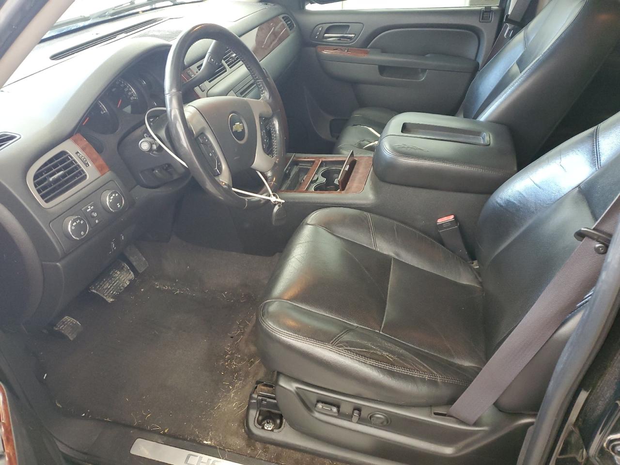 2011 Chevrolet Suburban - Image 7