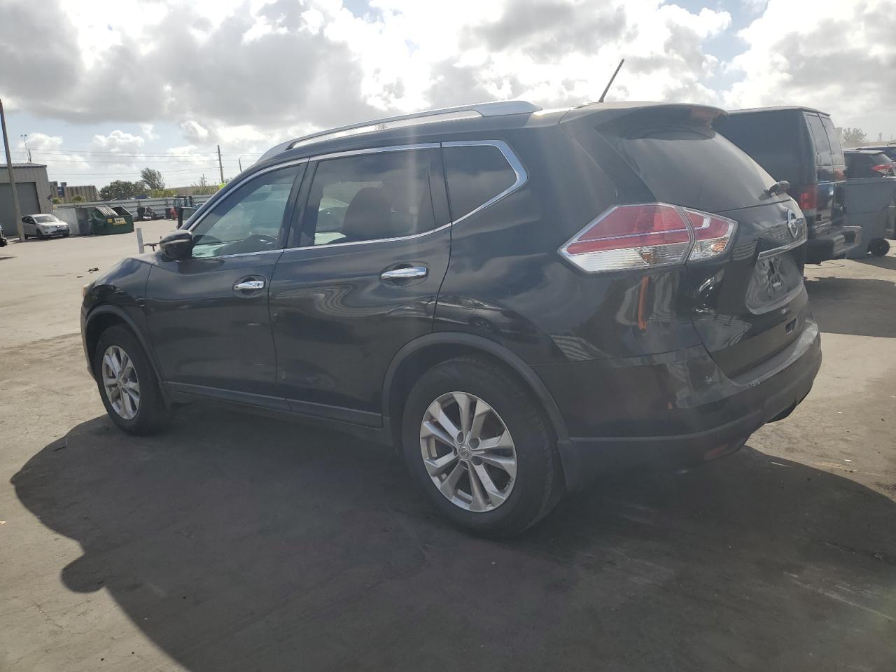 2015 Nissan Rogue - Image 2