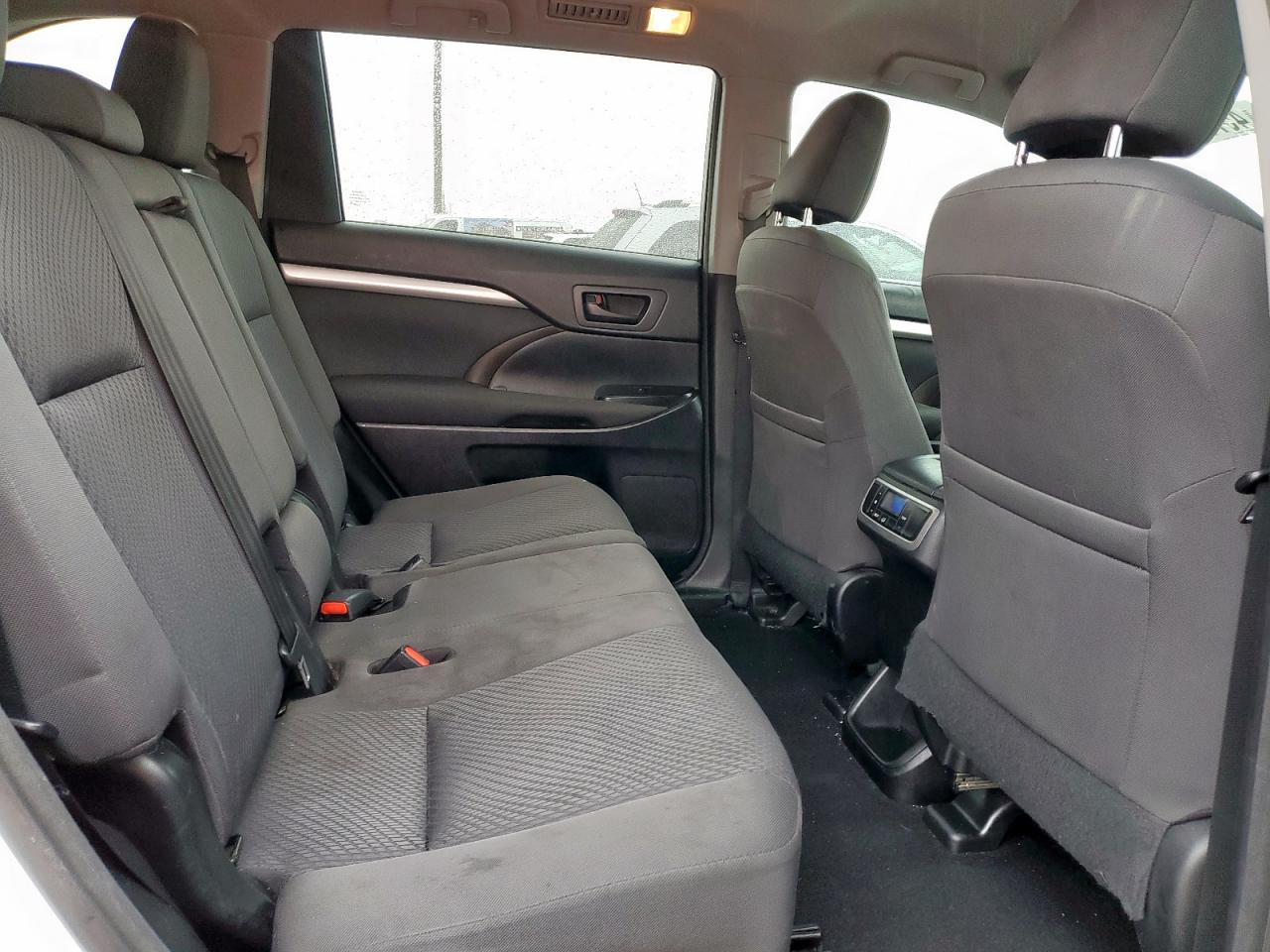 2017 Toyota Highlander - Image 10
