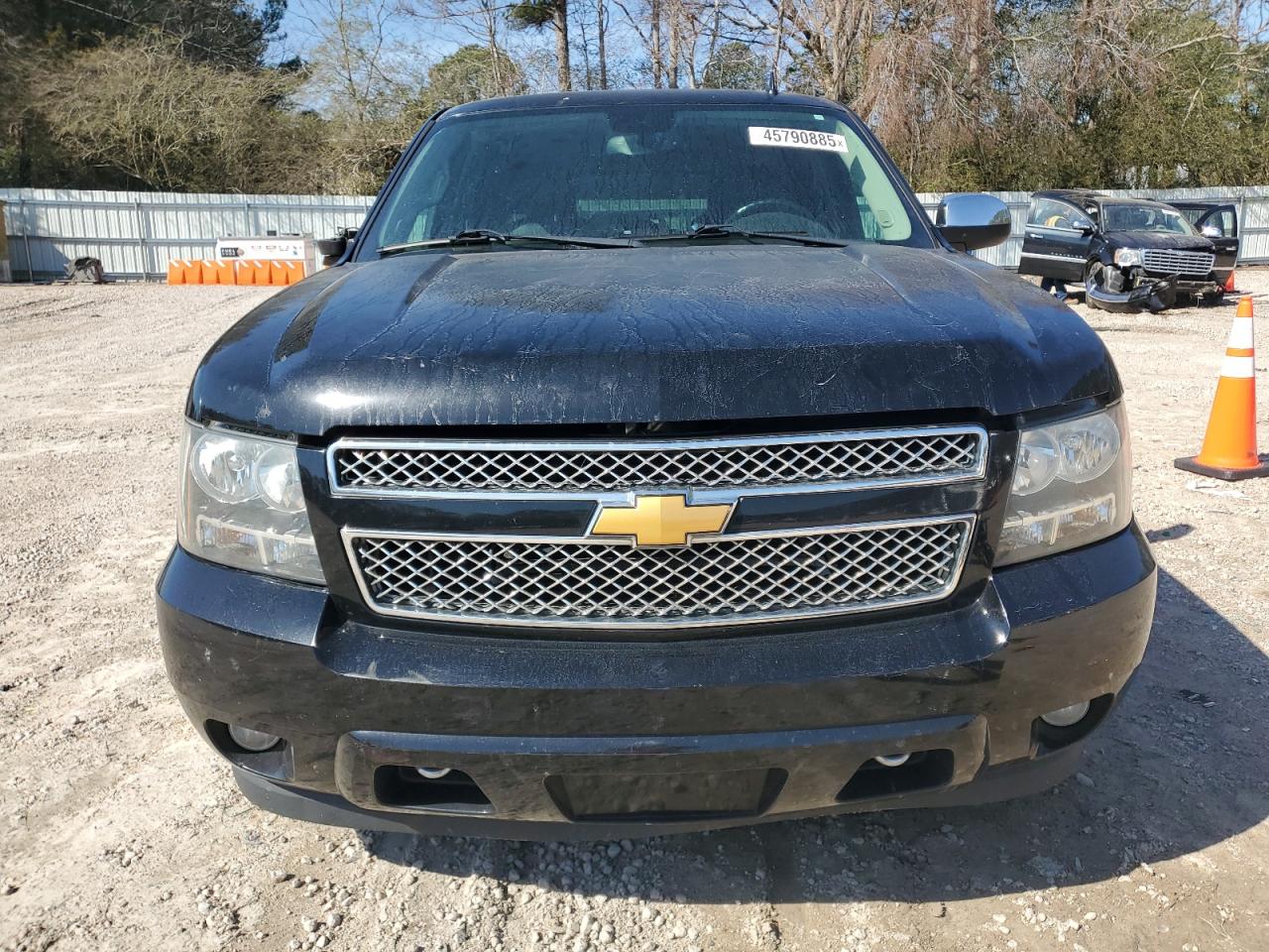 2014 Chevrolet Suburban - Image 5