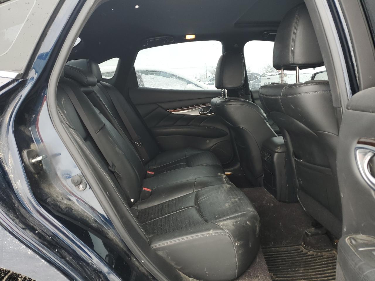 2019 Infiniti Q70 - Image 10