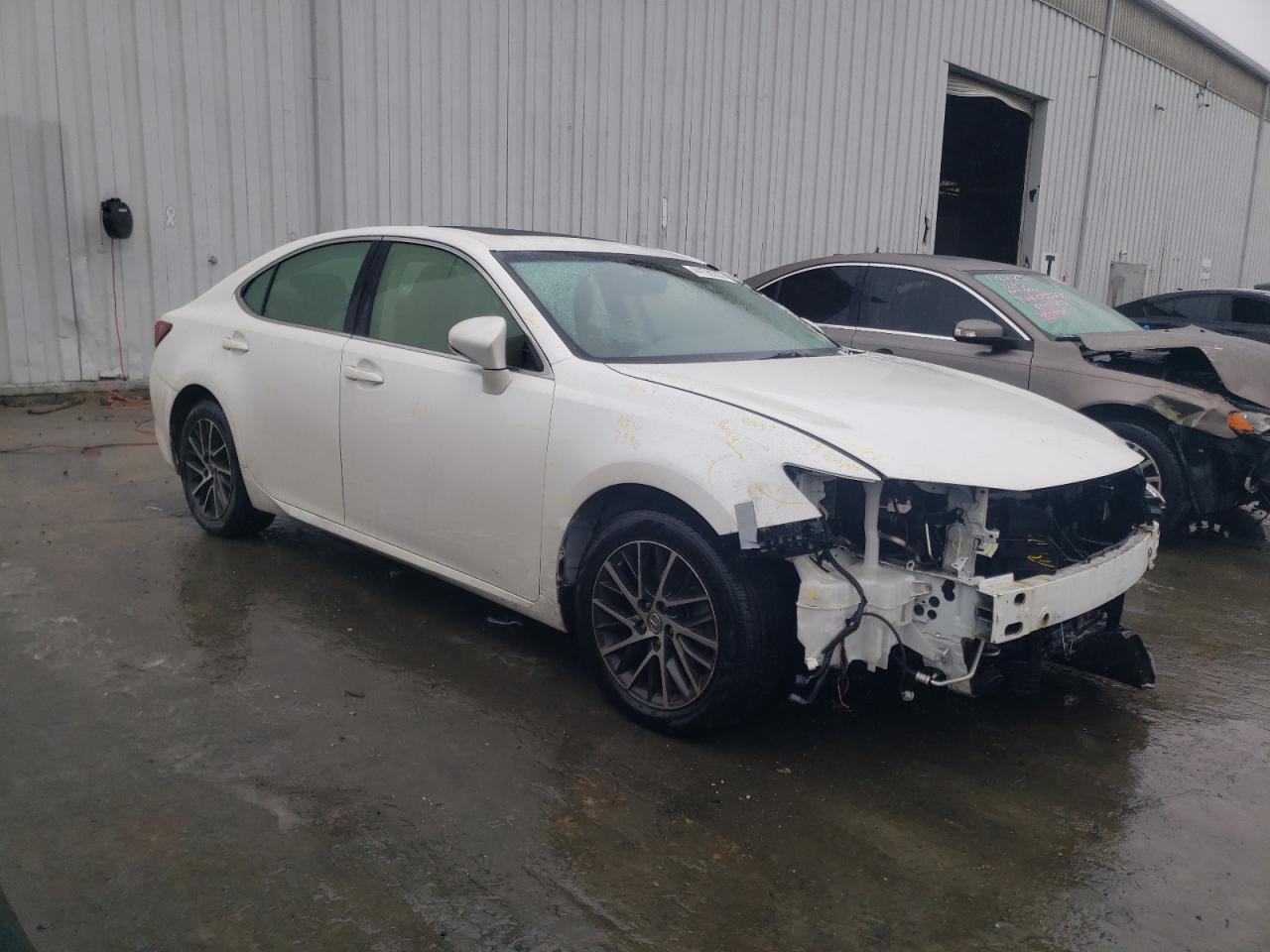 2016 Lexus ES - Image 4