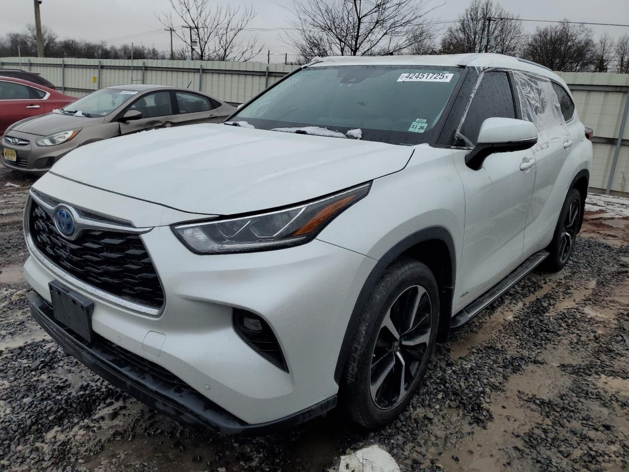 2022 Toyota Highlander - Image 1