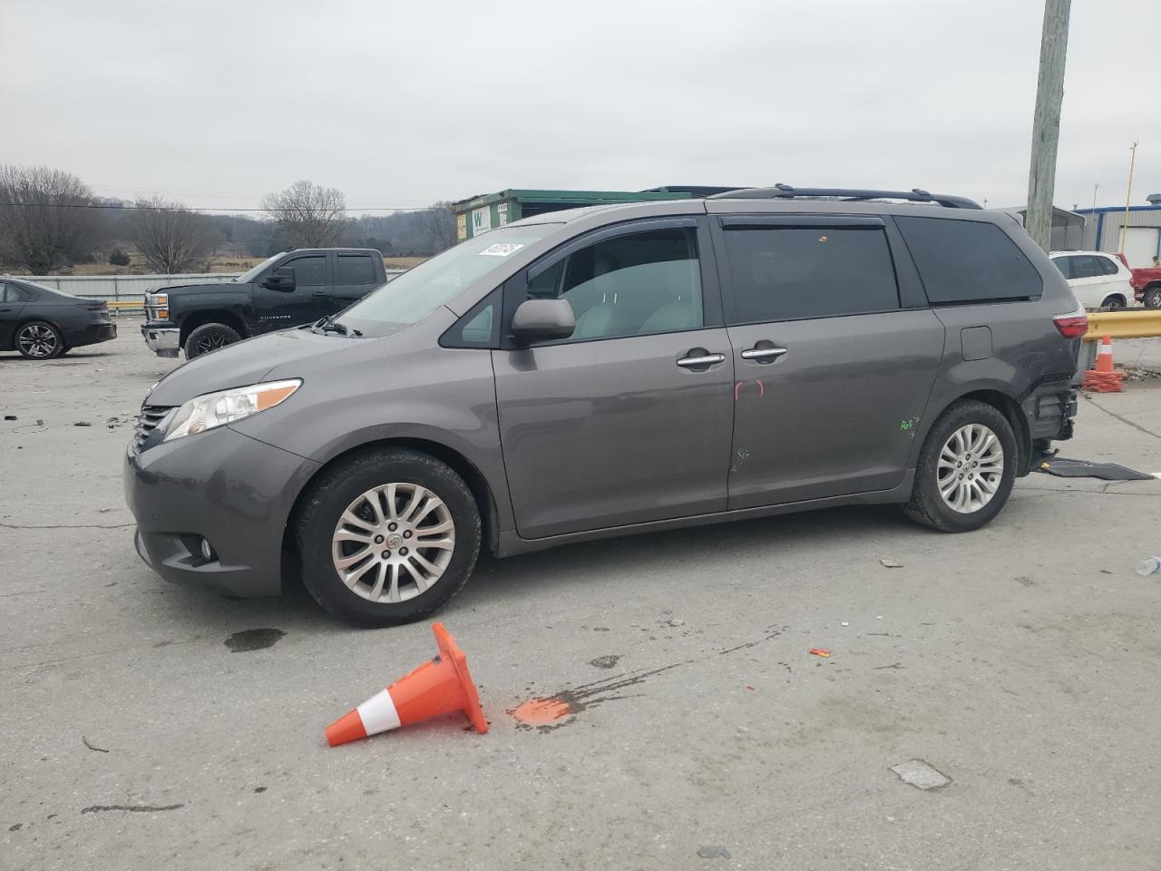 2015 Toyota Sienna - Image 1