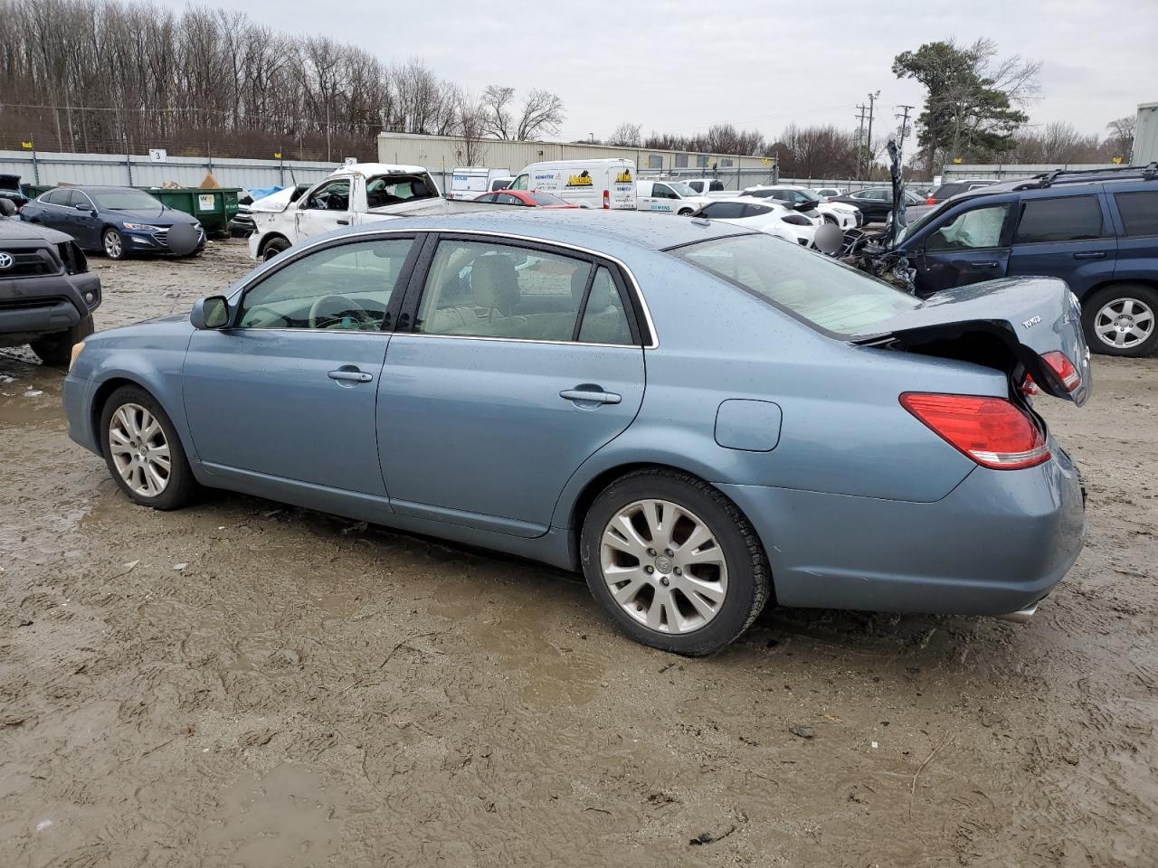 2010 Toyota Avalon - Image 2