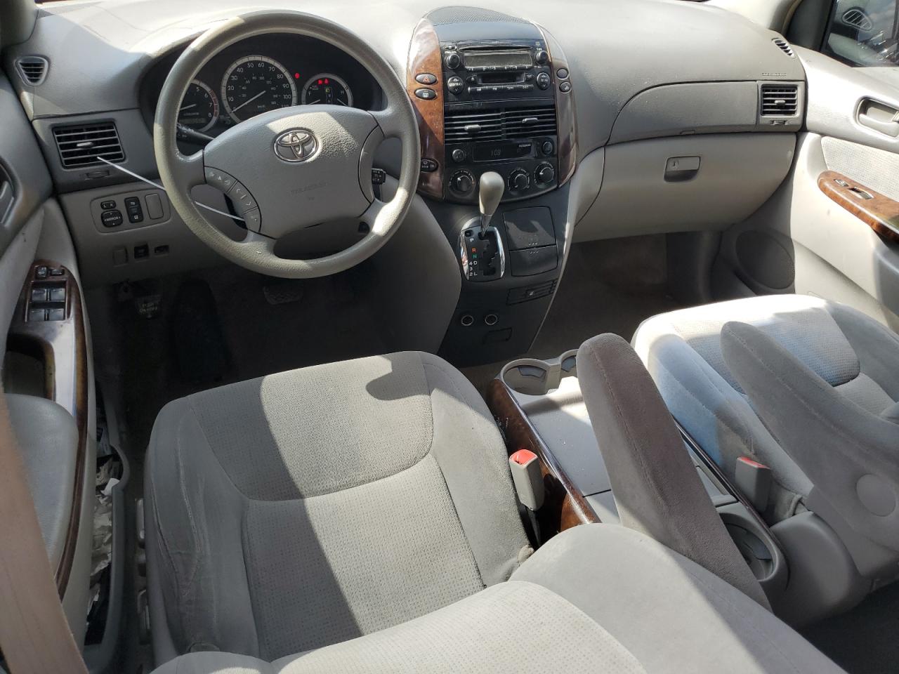 2005 Toyota Sienna - Image 8