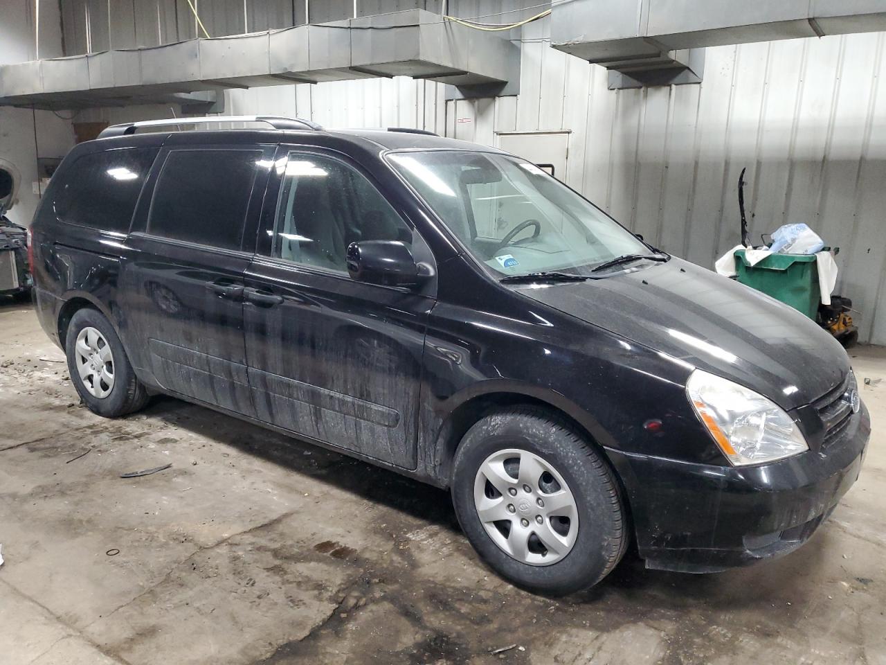 2010 Kia Sedona - Image 4
