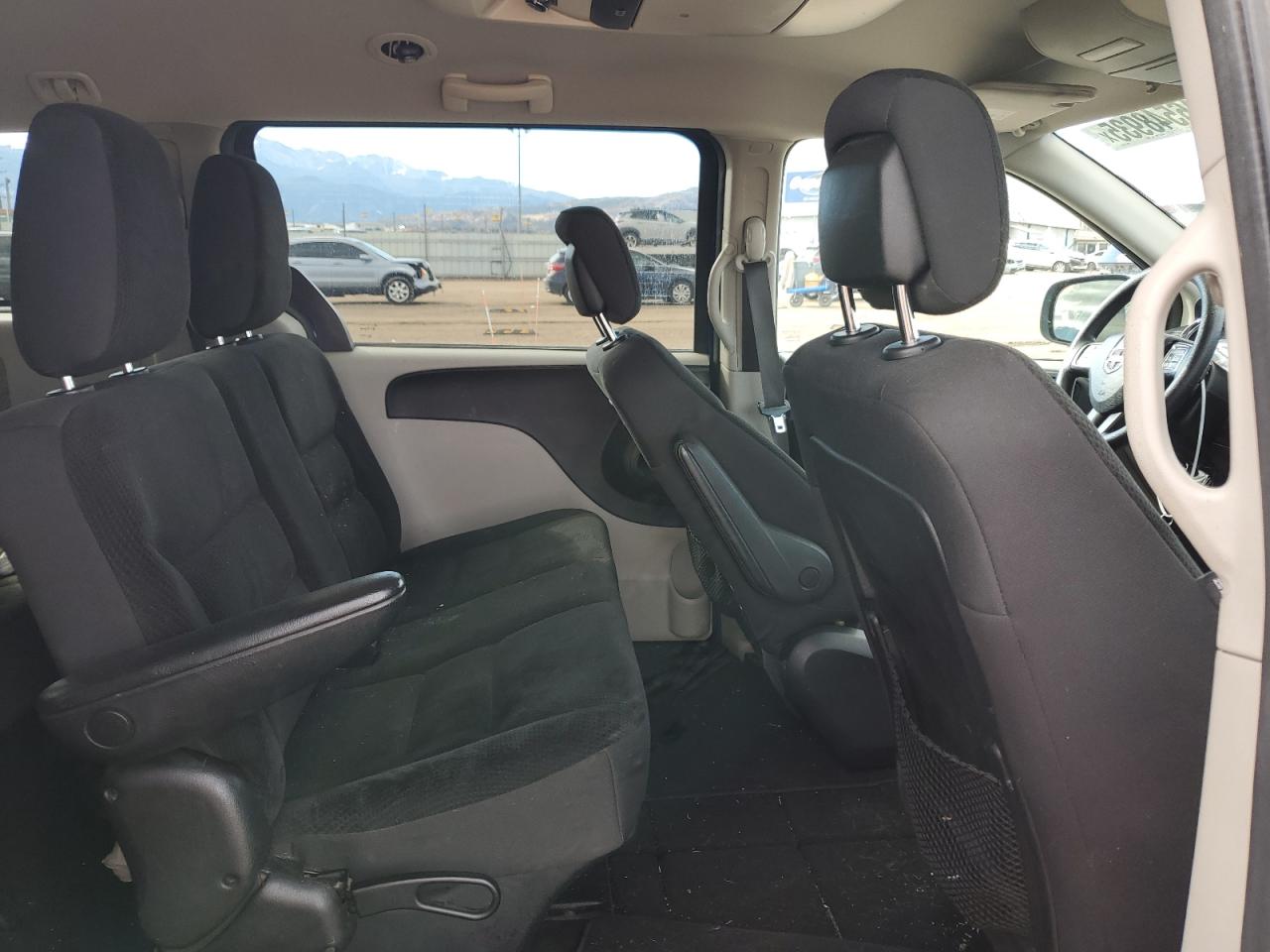 2019 Dodge Caravan - Image 11