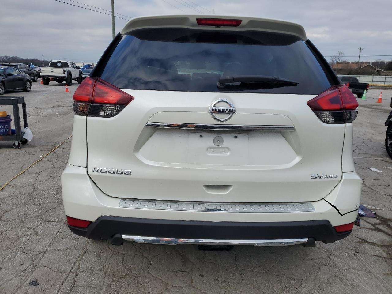 2017 Nissan Rogue - Image 6