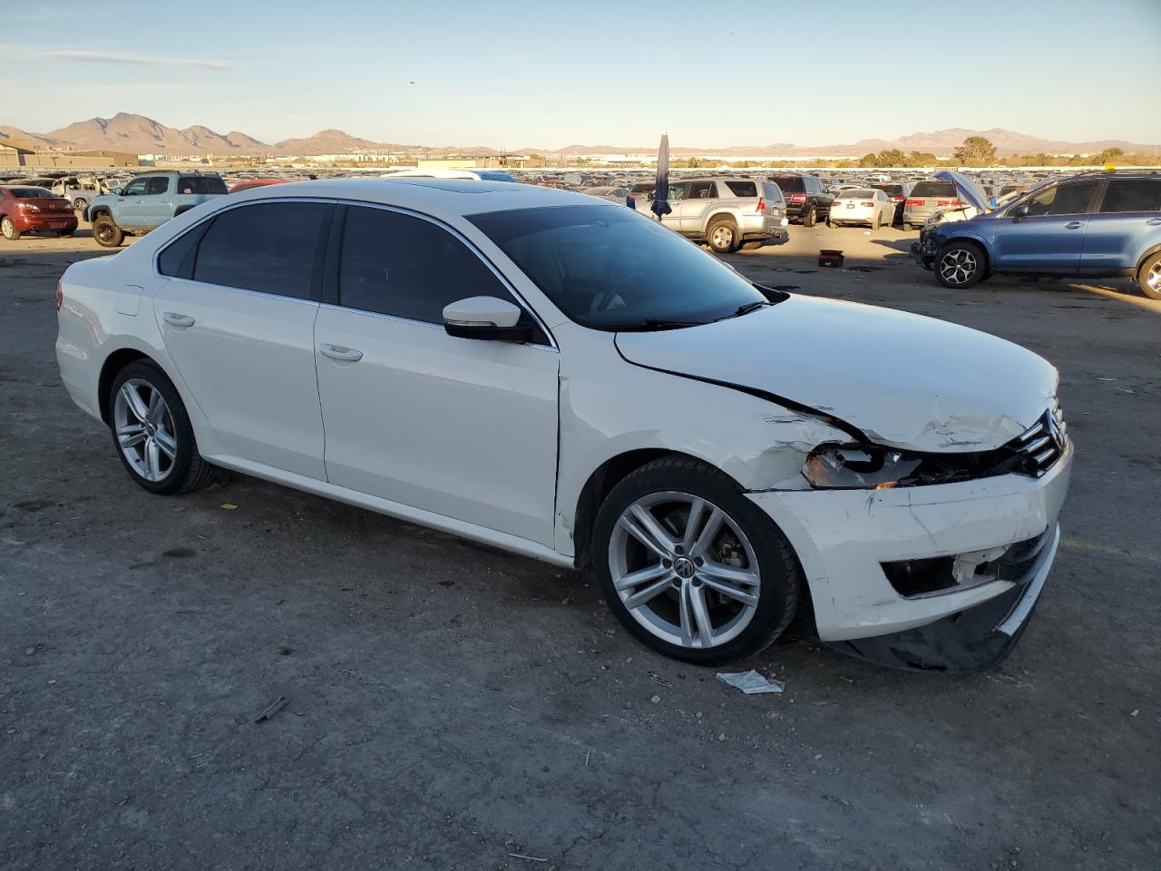 2014 Volkswagen Passat - Image 4
