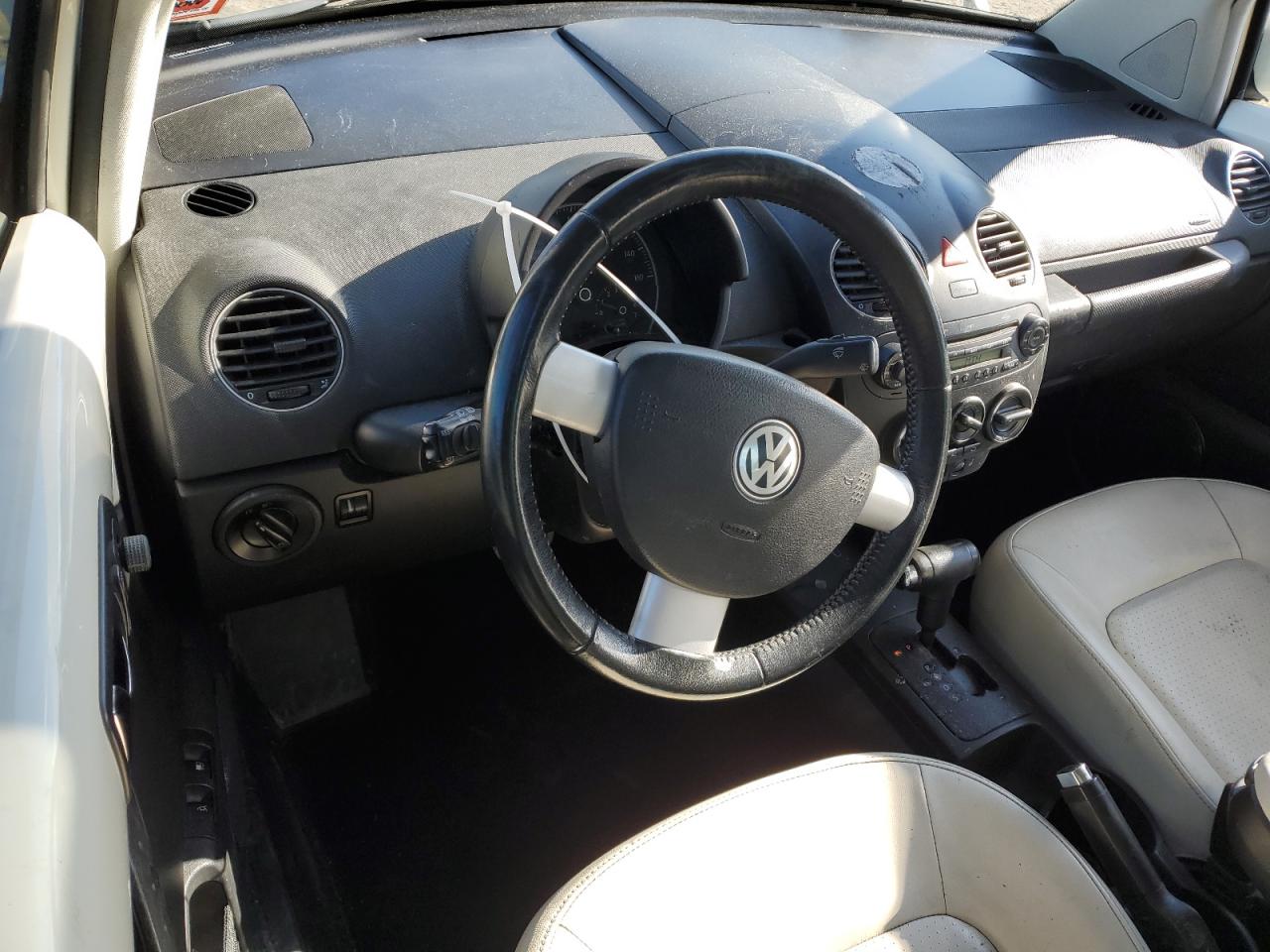 2008 Volkswagen Beetle - Image 8