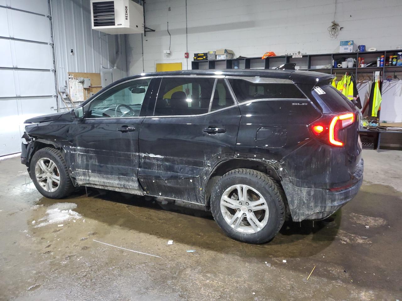 2022 GMC Terrain - Image 2
