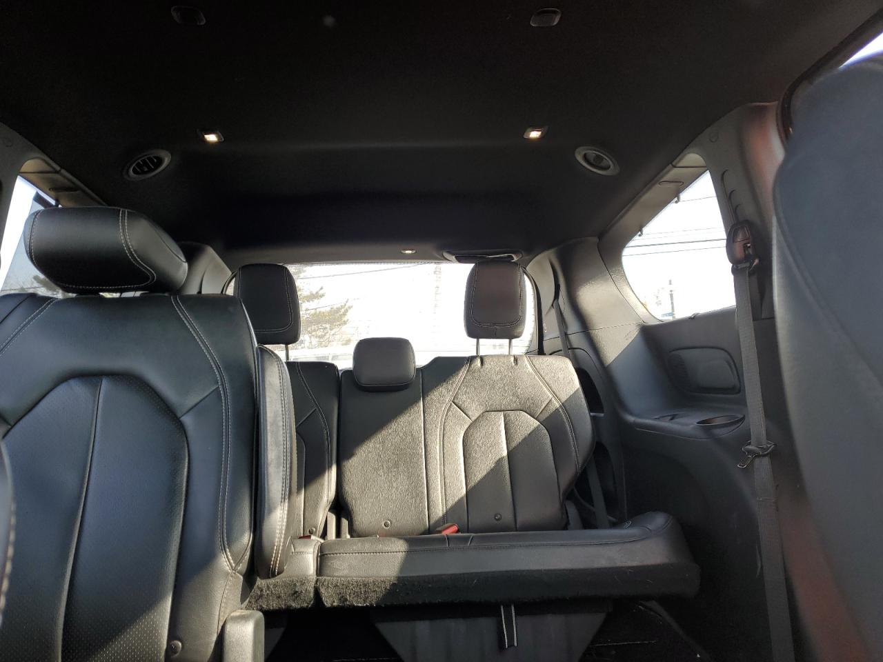 2018 Chrysler Pacifica - Image 10