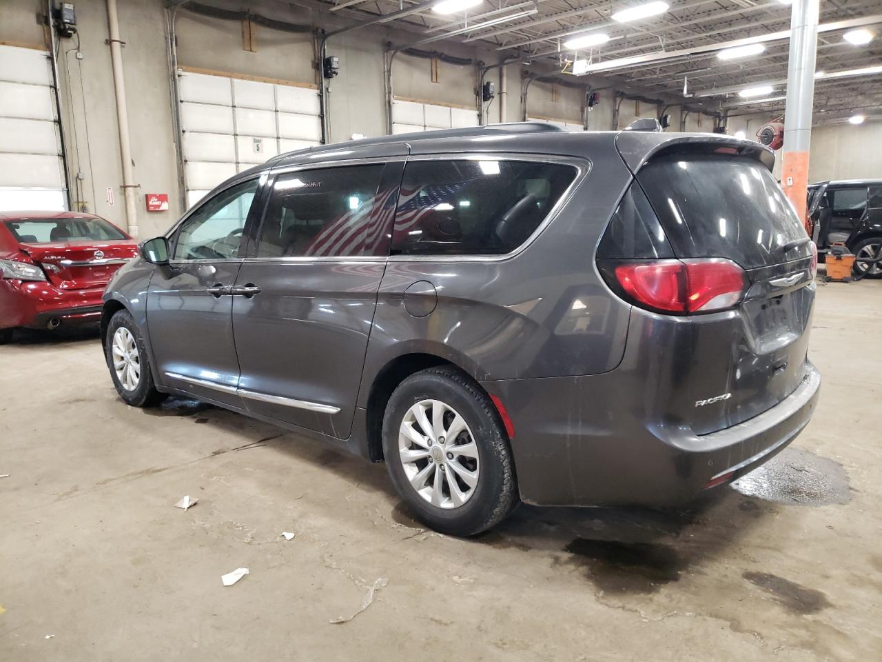 2017 Chrysler Pacifica - Image 2