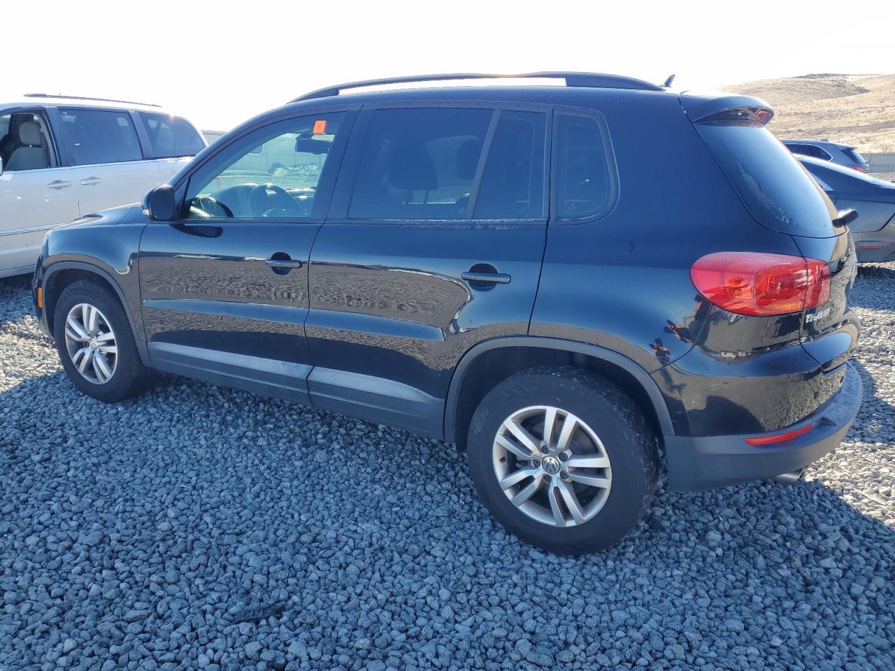 2016 Volkswagen Tiguan - Image 2