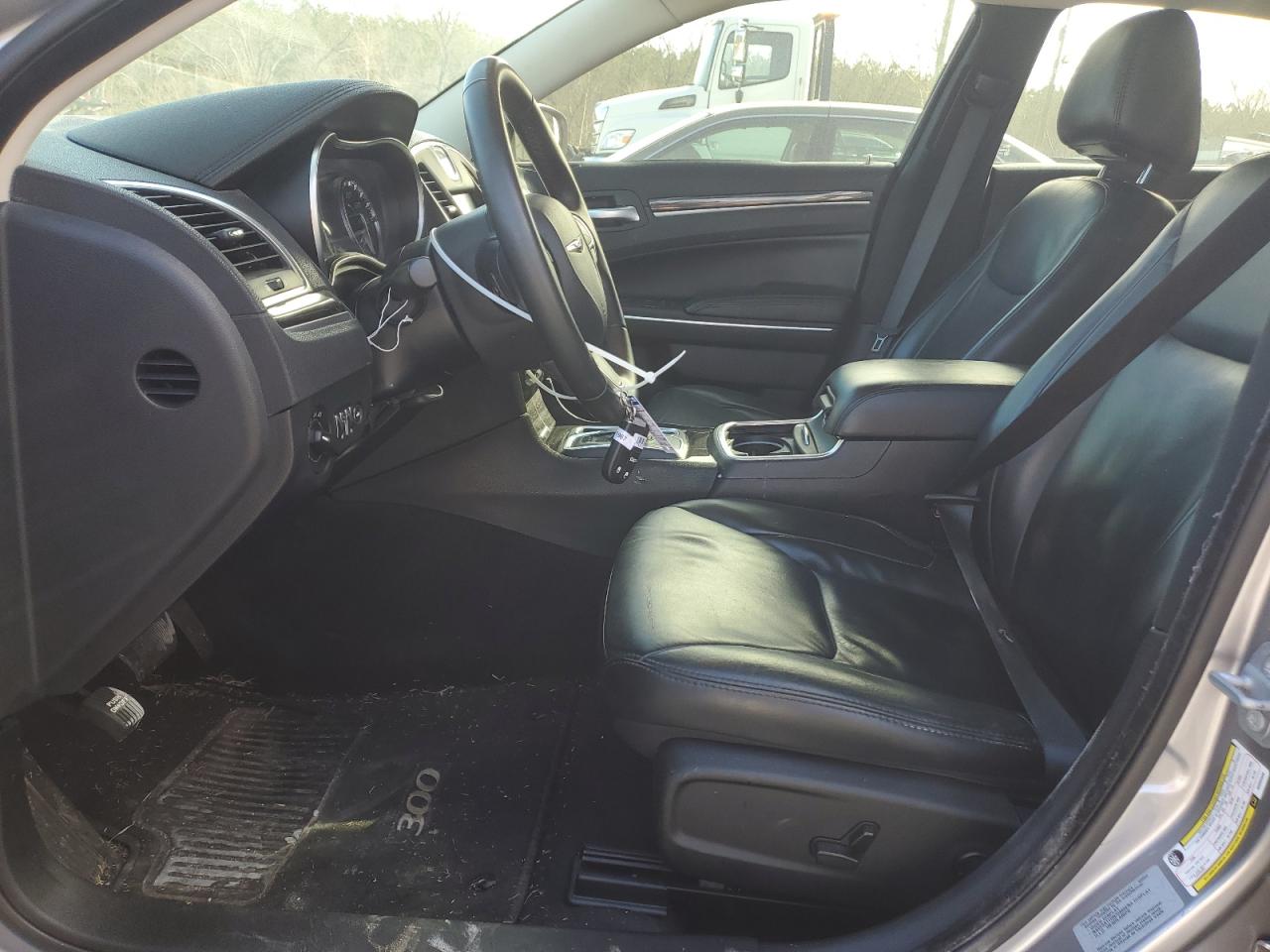 2016 Chrysler 300 - Image 7