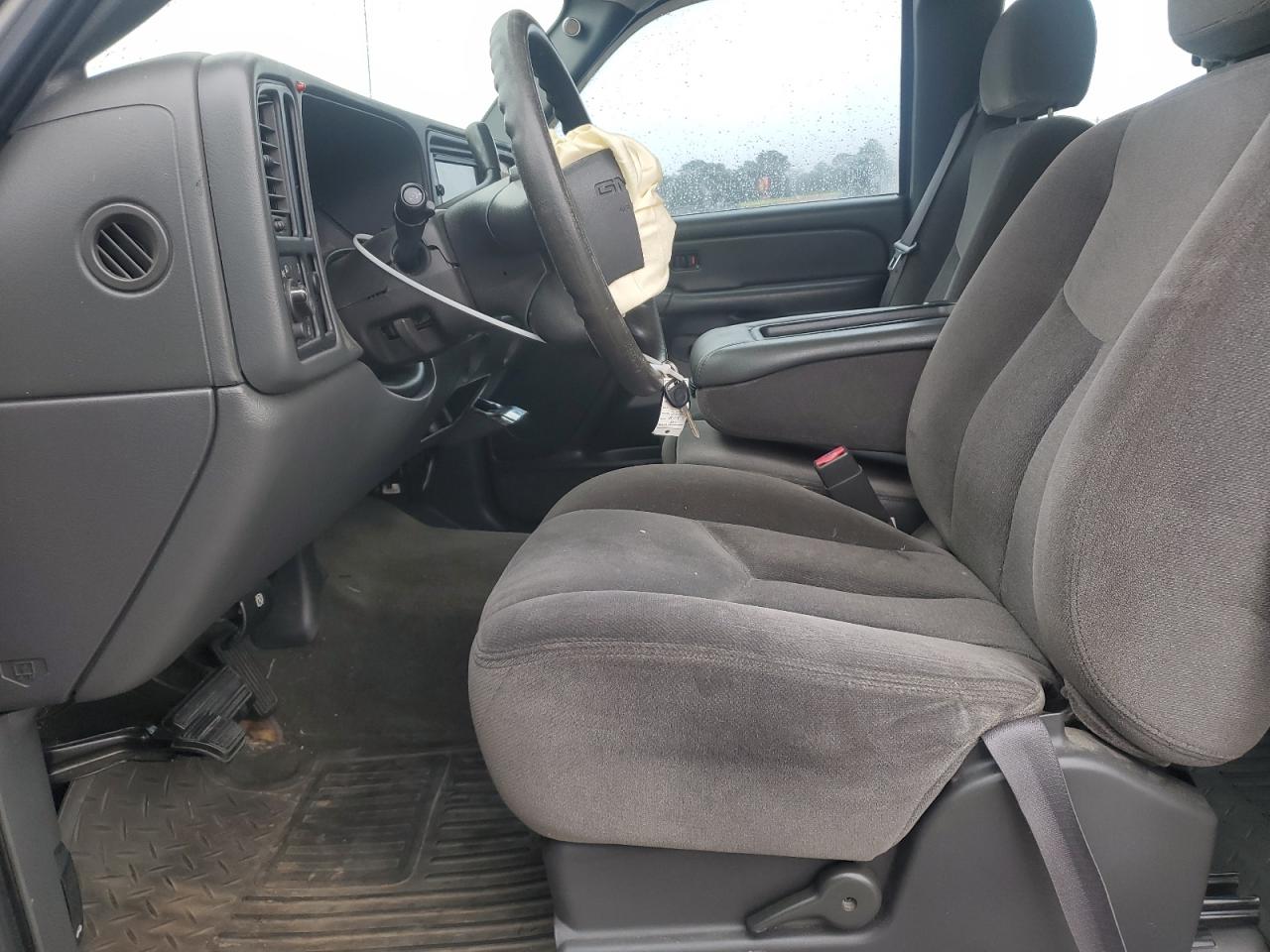 2004 GMC Sierra - Image 7