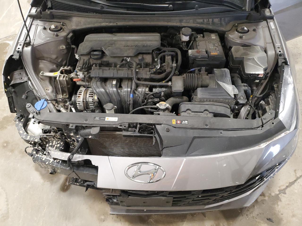 2022 Hyundai Elantra - Image 11