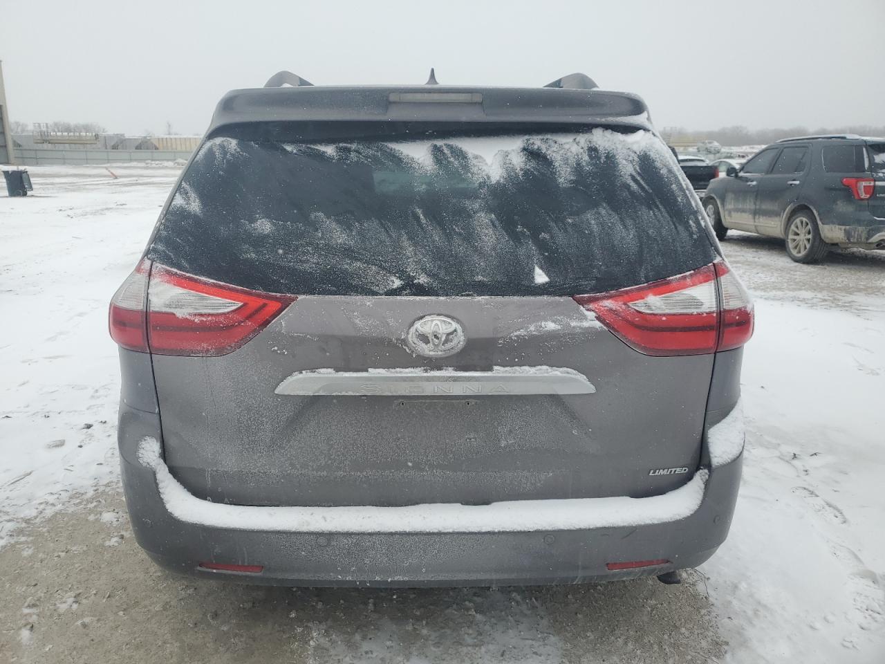2015 Toyota Sienna - Image 6