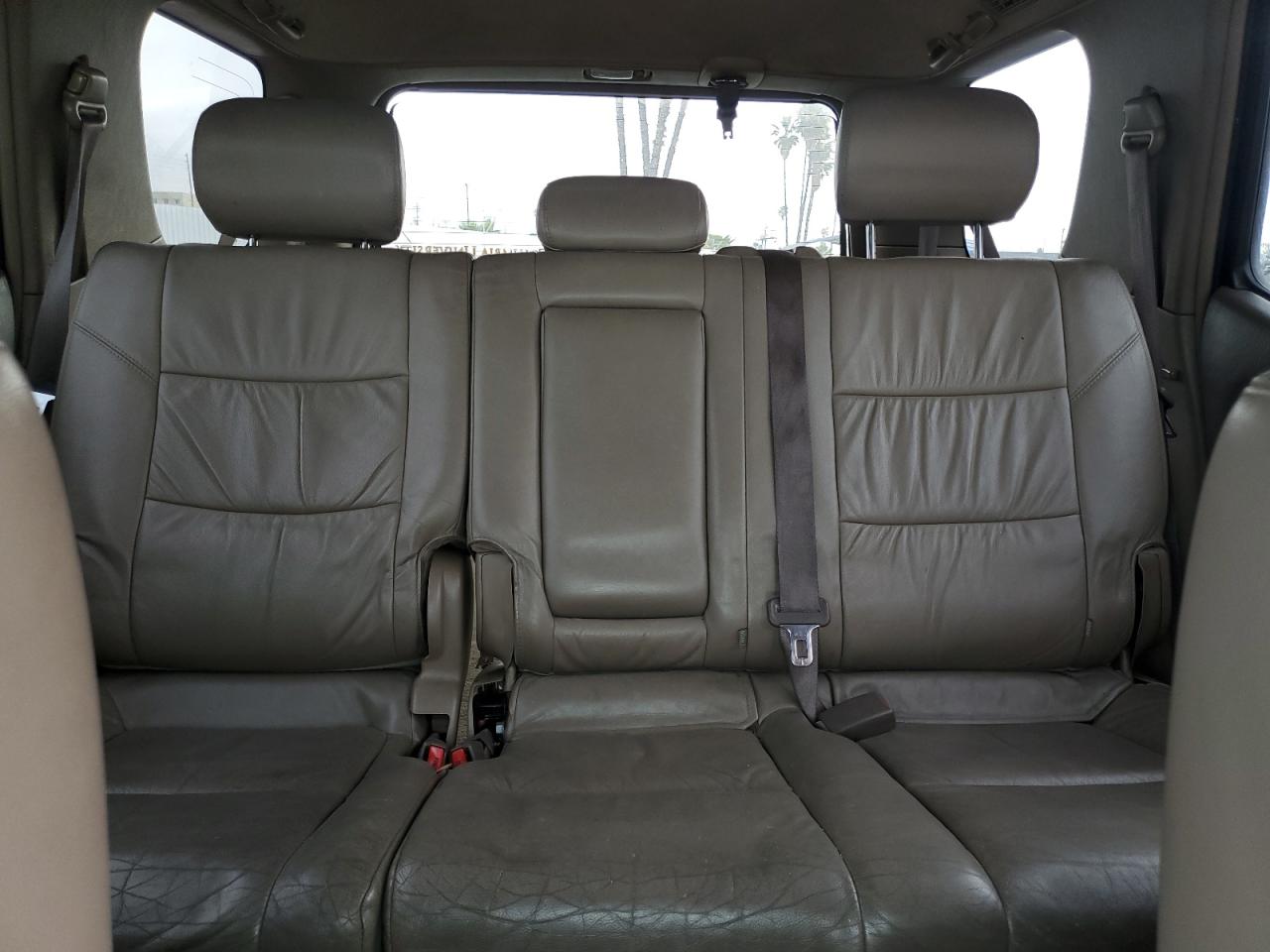 2004 Toyota Sequoia - Image 10