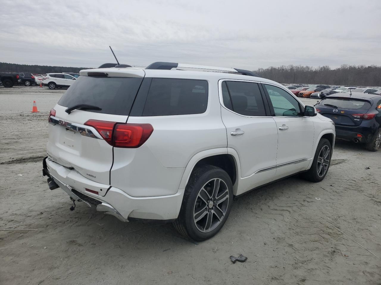 2018 GMC Acadia - Image 3