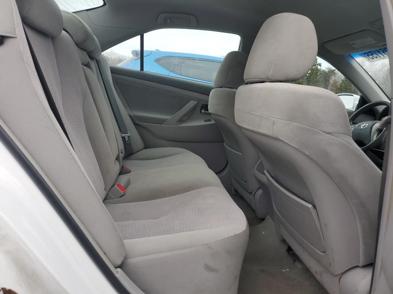 2010 Toyota Camry - Image 10