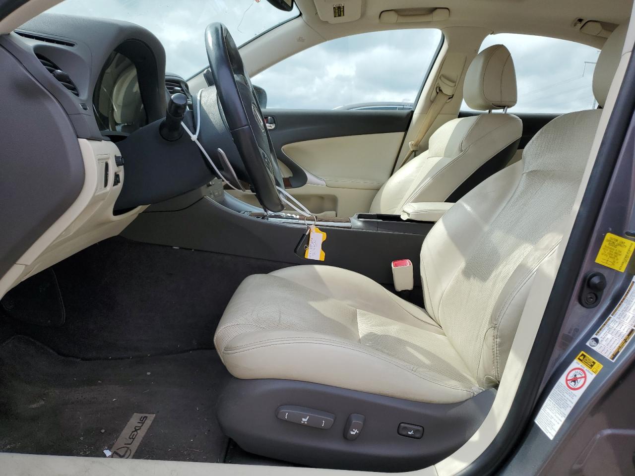 2012 Lexus IS - Image 7