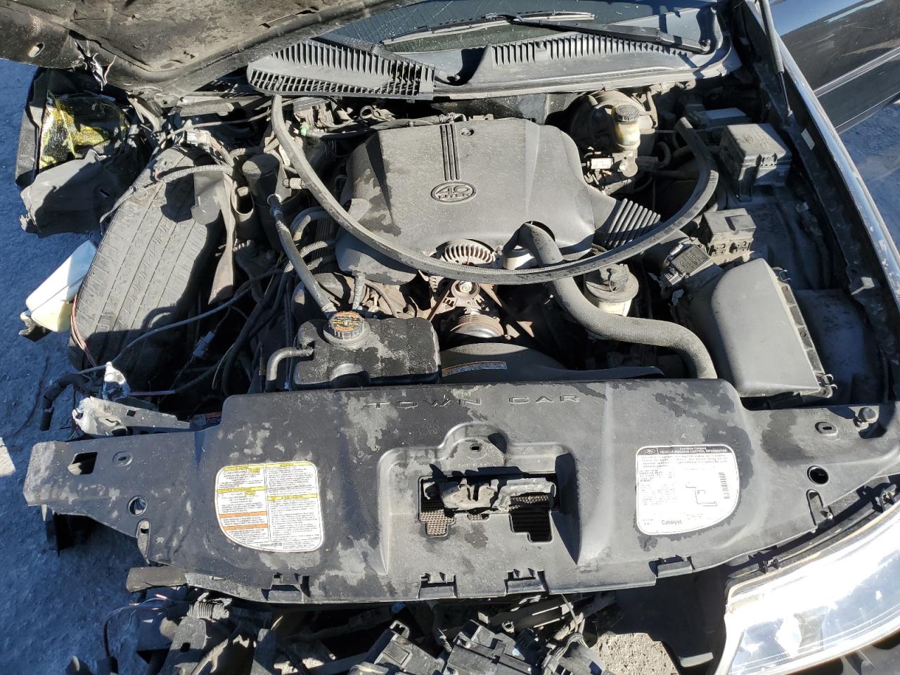 1999 Lincoln Town Car - Image 12