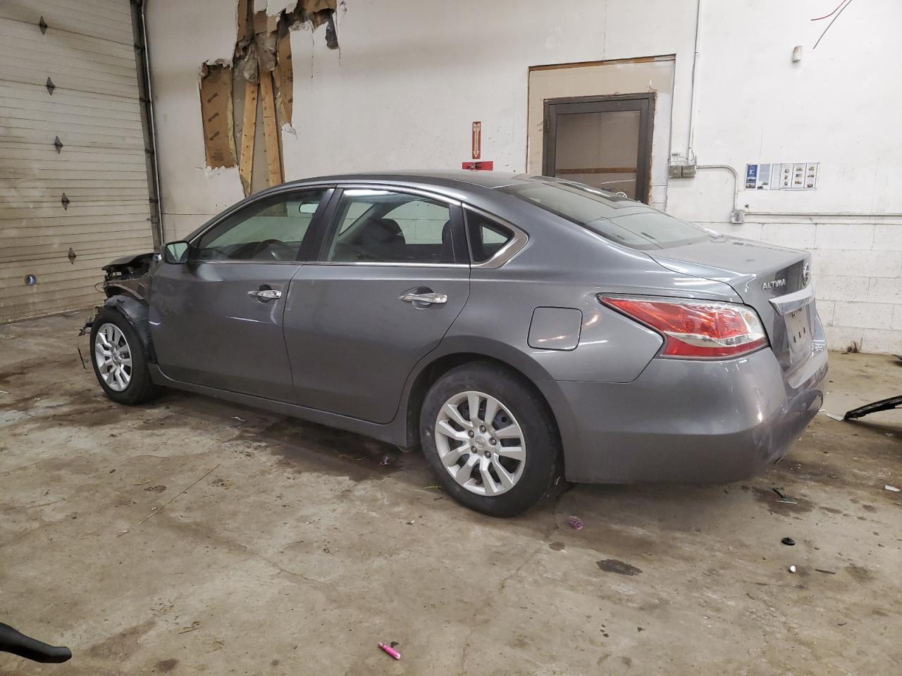 2015 Nissan Altima - Image 2