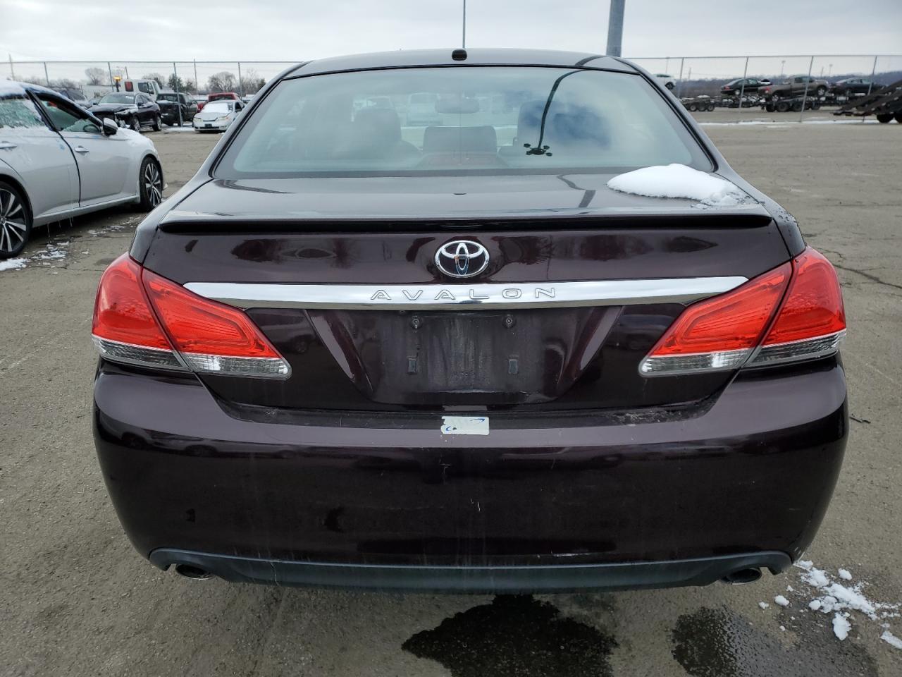 2011 Toyota Avalon - Image 6