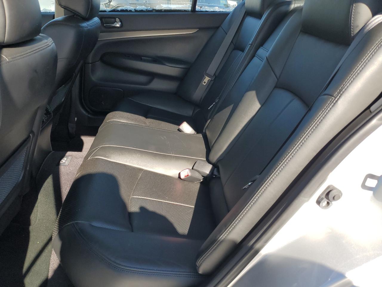 2011 Infiniti G - Image 10