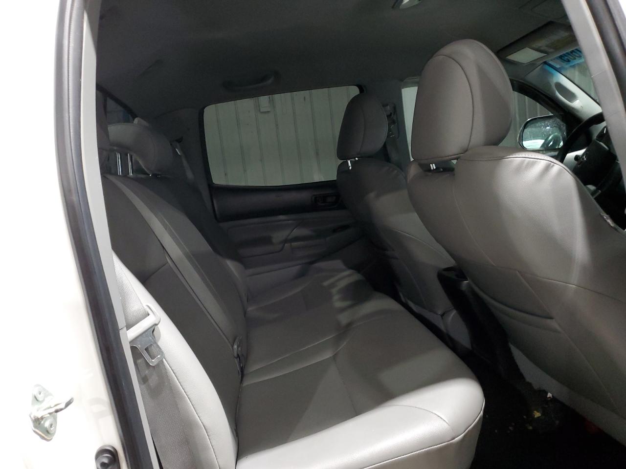 2015 Toyota Tacoma - Image 10