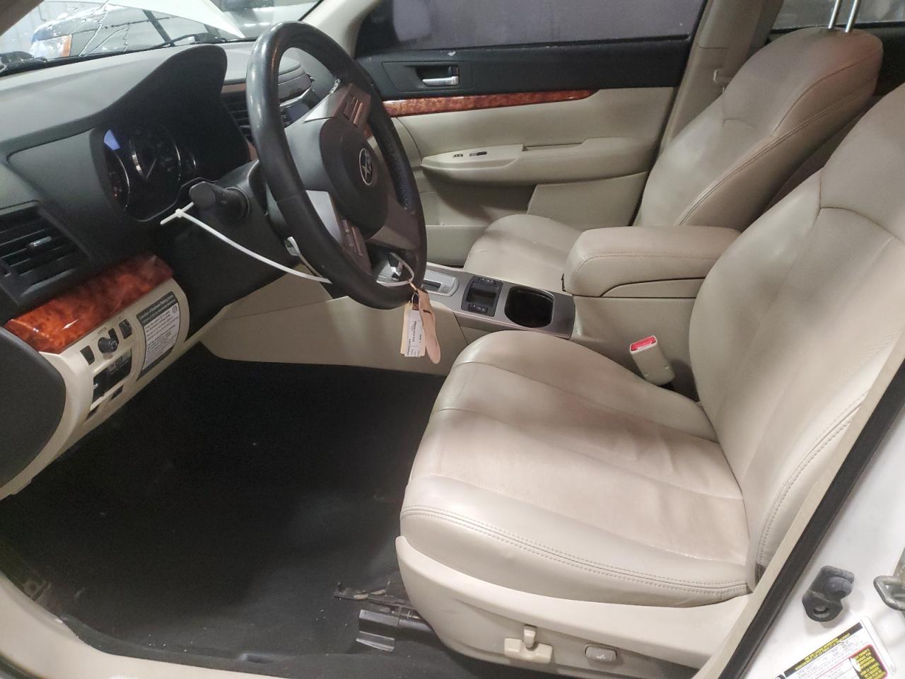 2010 Subaru Outback - Image 7