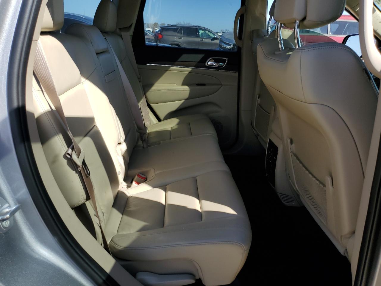 2017 Jeep Grand Cherokee - Image 11