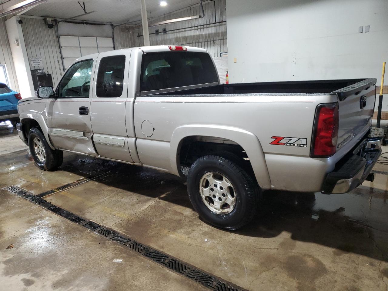 2004 Chevrolet Silverado - Image 2