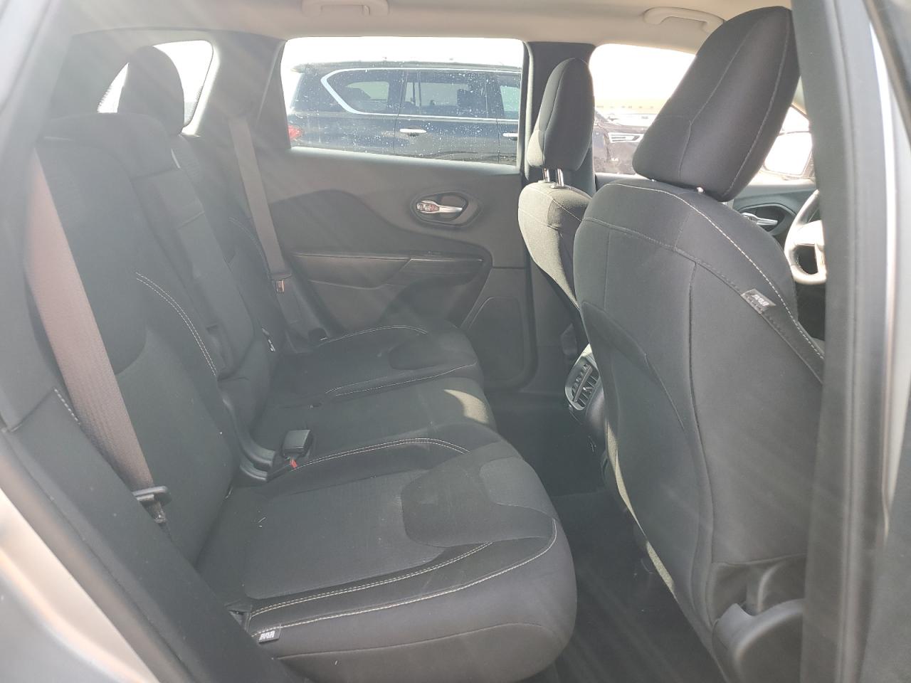 2015 Jeep Grand Cherokee - Image 11