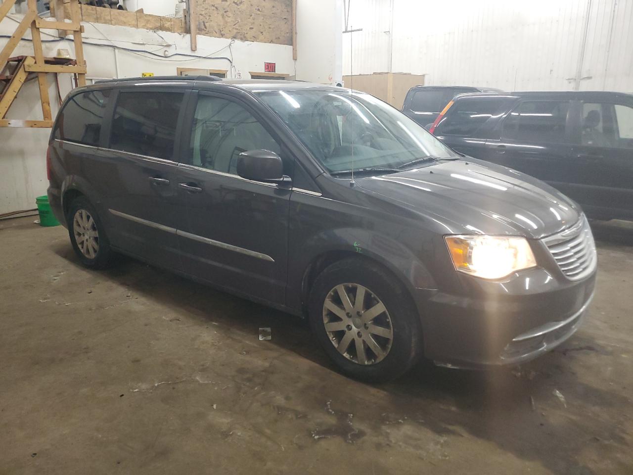 2016 Chrysler Town & Country - Image 4