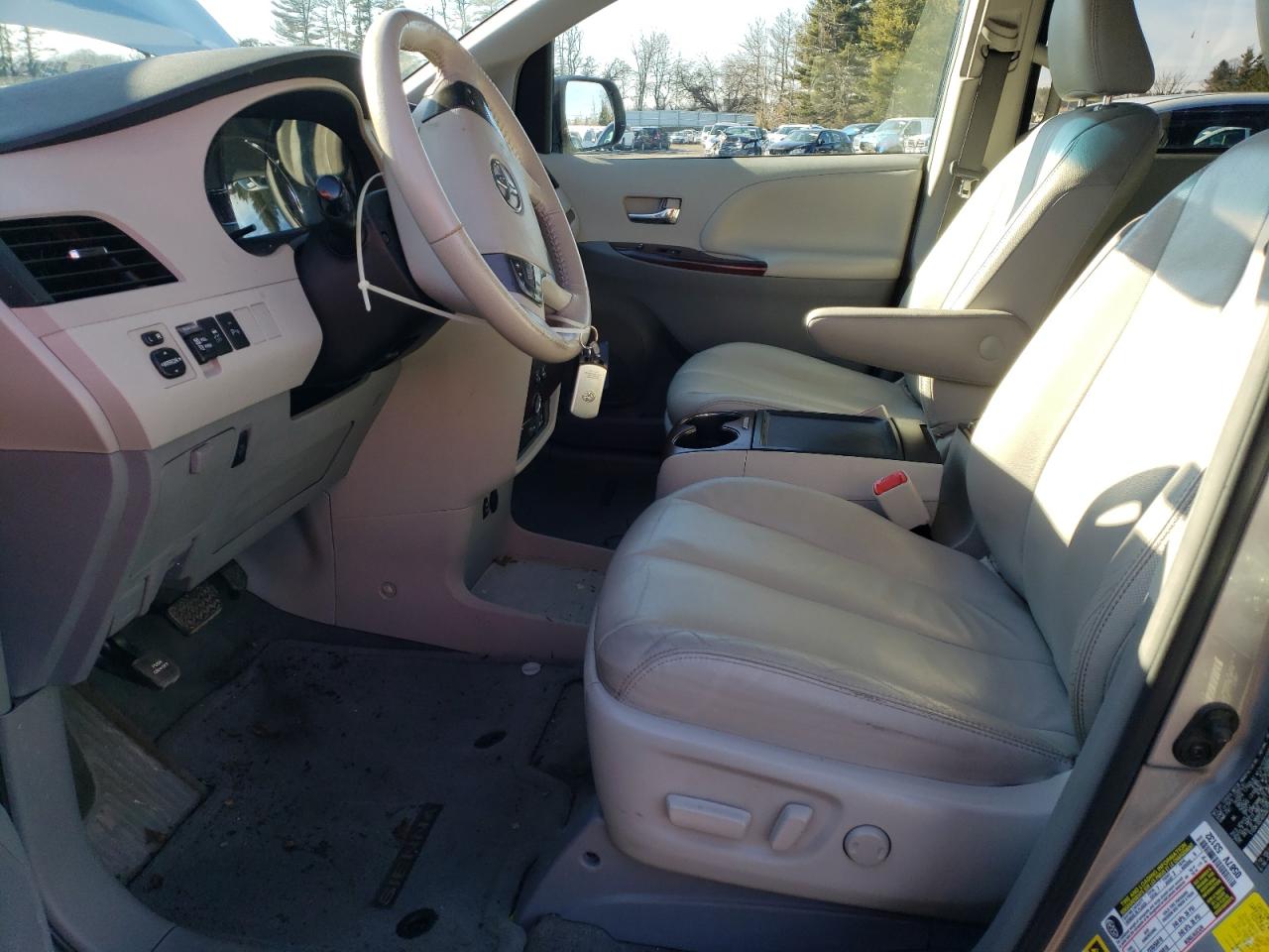 2013 Toyota Sienna - Image 7