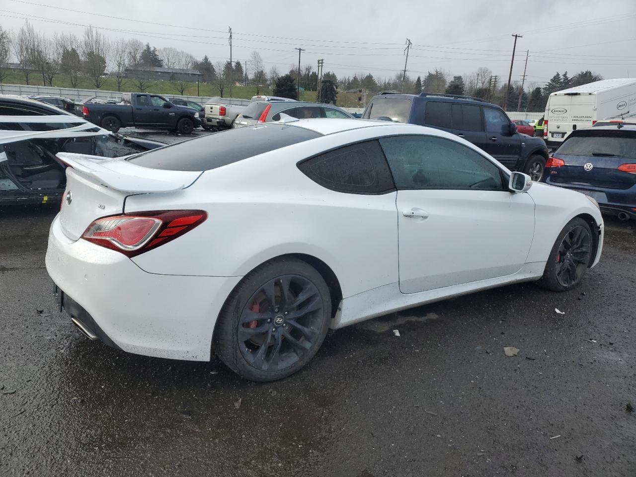 2015 Hyundai Genesis - Image 3