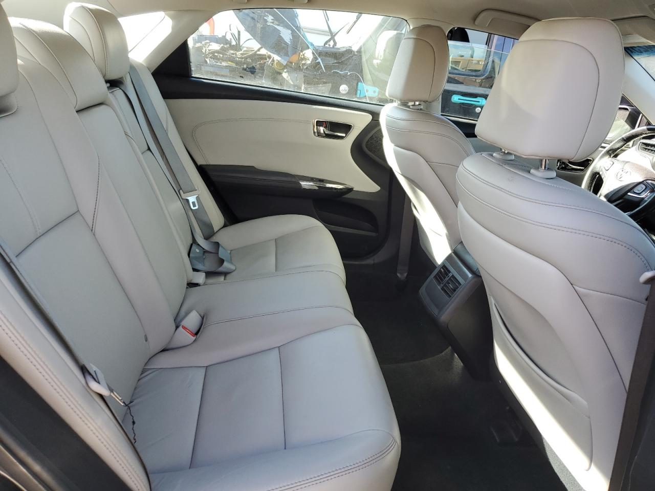 2016 Toyota Avalon - Image 10