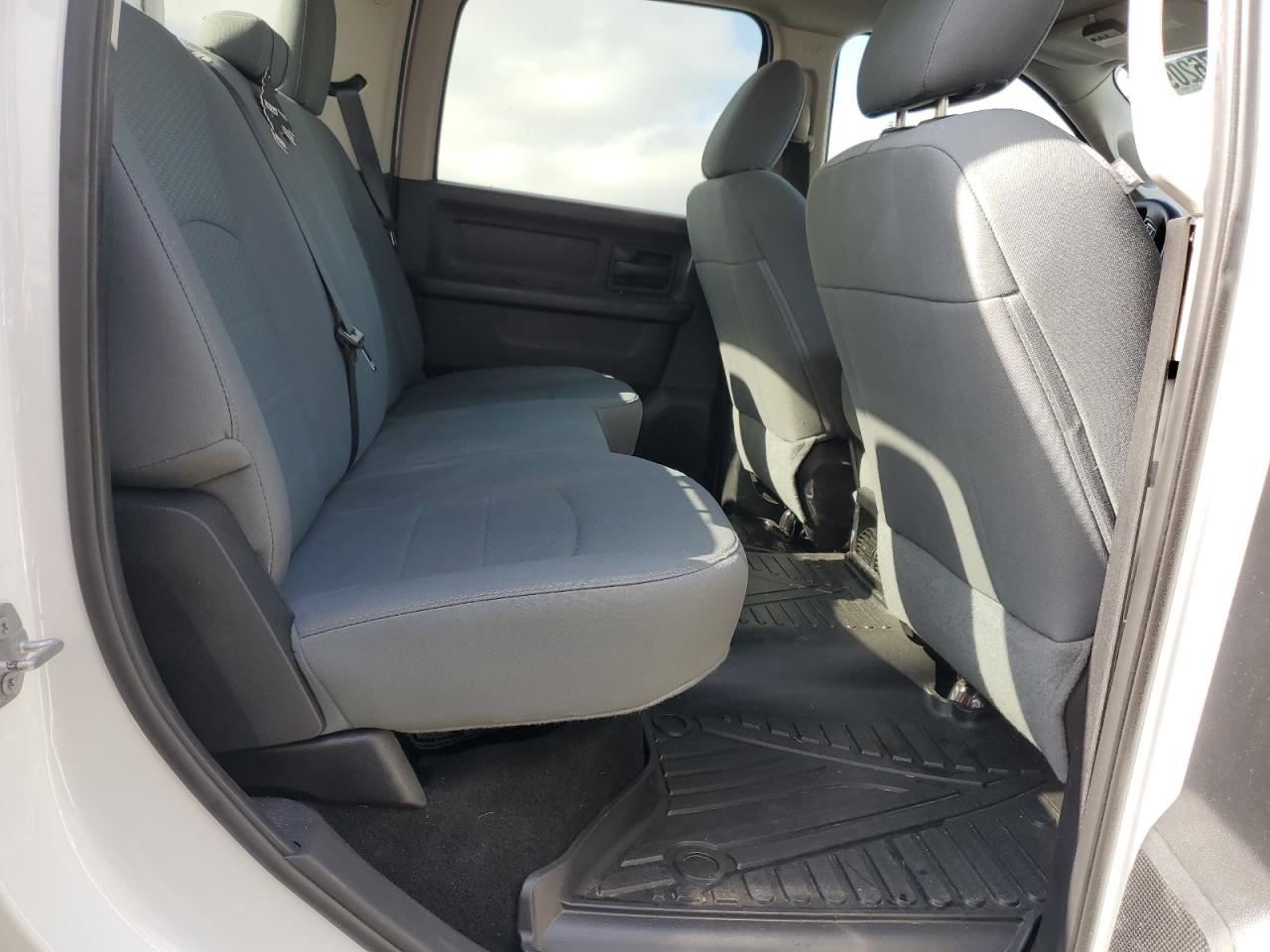 2016 RAM 3500 - Image 11